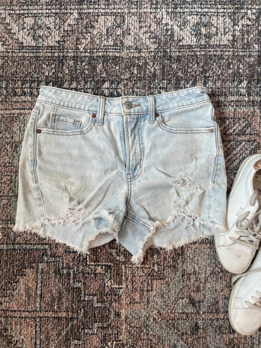Old Navy Distressed Denim Shorts Size 4 Light Wash High Rise Raw Hem Summer